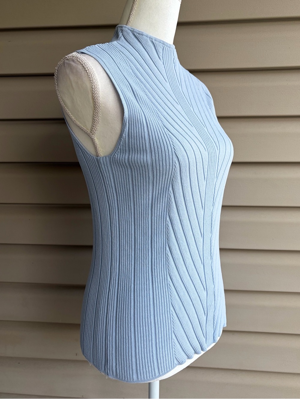 •Eva Mendes• Ice Blue Ribbed Mock Neck Sleeveless Sweater - Size Small - Picture 4 of 8